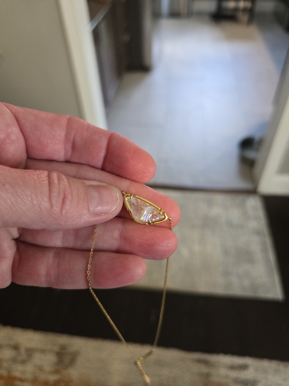 *EUC* Kendra Scott Gold-Tone Iridescent Abalone Drop Earrings And Pendant - Picture 3 of 4